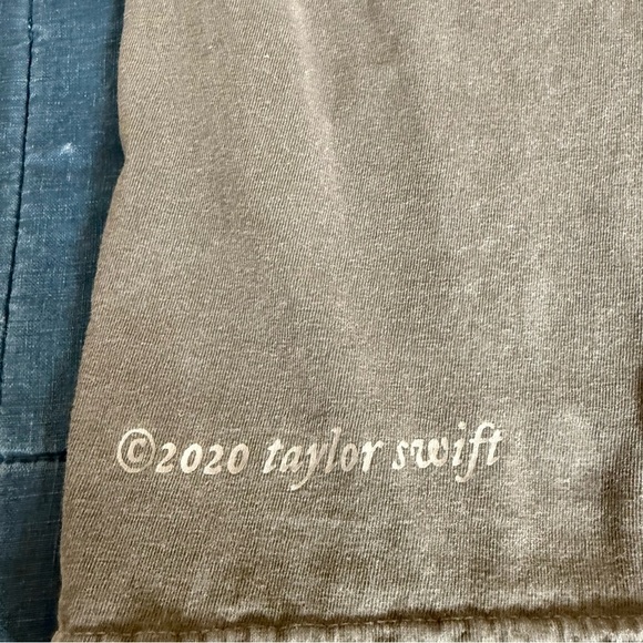 Taylor Swift Gray Invisible String Tying You To Me Folklore Tee M - Picture 3 of 7